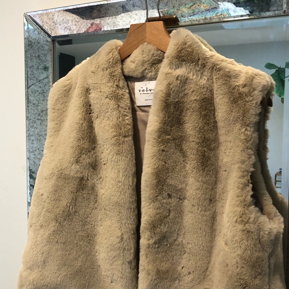Velvet by Graham & Spencer Chelle Faux Fur Vest - Picture 6 of 9